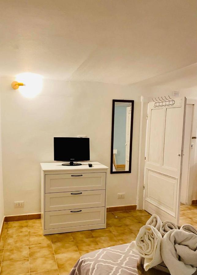 Apartamento Vico Gli Scalzi Gaeta Exterior foto